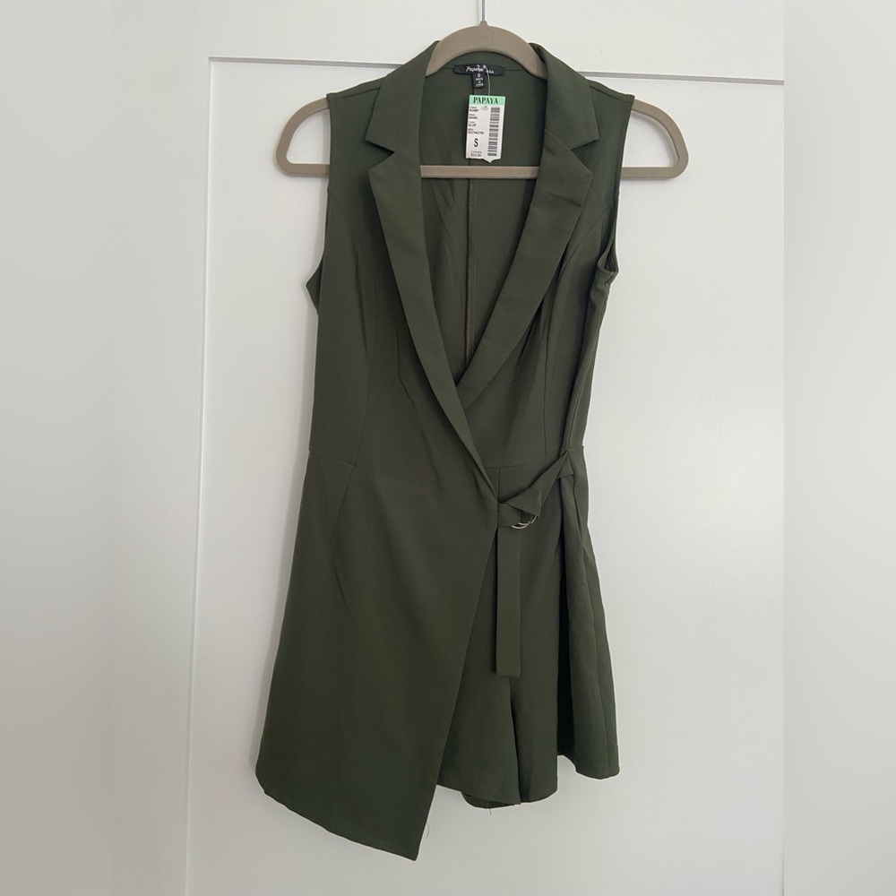 NWT Skort romper, Papaya, size s, dark green